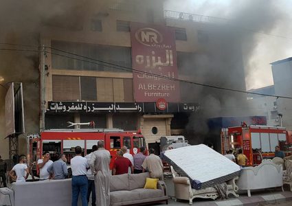 بالفيديو والصور: تفاصيل اندلاع حريق هائل بمجمع البزرة للمفروشات في نابلس