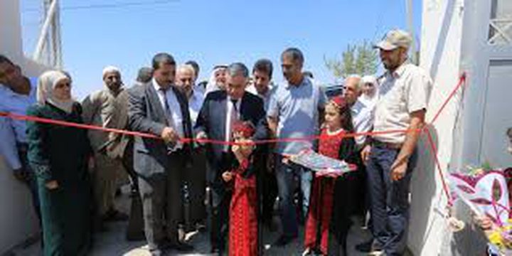 الأعرج يفتتح عدة مشاريع بقيمة 1.5 مليون دولار