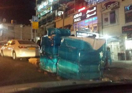 "بضاعتكم المهينة ردت إليكم"..قضية تبرعات الطرود تشعل مواقع التواصل الاجتماعي