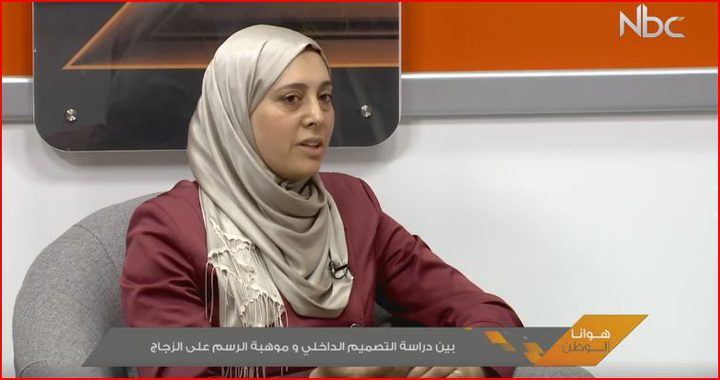 بين دراسة التصميم الداخلي و موهبة الرسم على الزجاج