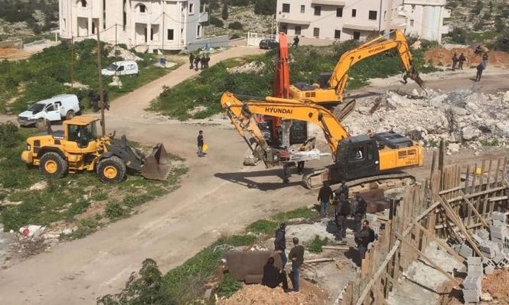 بلدية الاحتلال في القدس توزع أوامر استدعاء لعدد من أصحاب المنازل