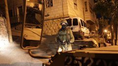 الإحتلال يعتقل شابًا جنوب بيت لحم