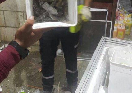 بالصور: إغلاق محل الكوكتيل الذي ضبط داخله فواكه عفنة وفئران