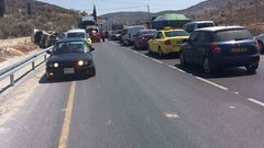 بالصور: إصابة مواطن اثر حادث انقلاب "ونش"