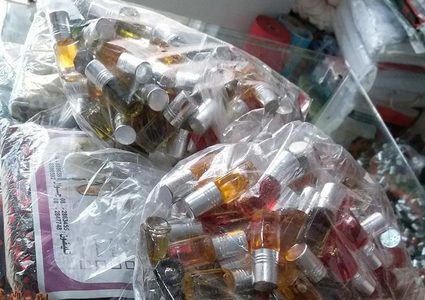 رغم الحصار ...الأسواق الغزية تعج بهدايا حجاج بيت الله الحرام