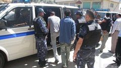 الشرطة تقبض على شخص لحيازته مواد مخدرة