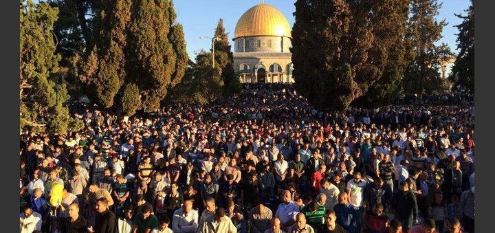 الآلاف يؤدون صلاة العيد في الأقصى