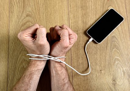 "النوموفوبيا" تلاحقنا ...ومشاعرنا باتت إلكترونية!