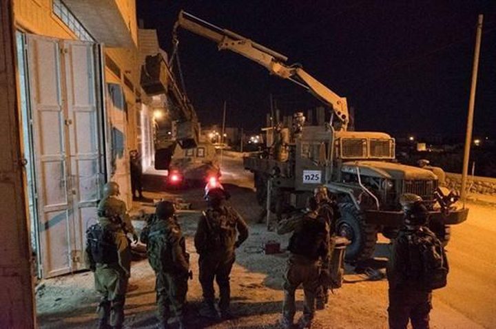 إغلاق ورشة حدادة والاستيلاء على مخارط ومعدات جنوب جنين