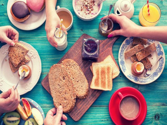 أطعمة تشكل خطرًا على صحتك إذا تناولتها على معدة فارغة
