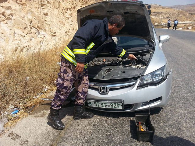 إصابة مواطنين بحادث انزلاق مركبة شرق طوباس