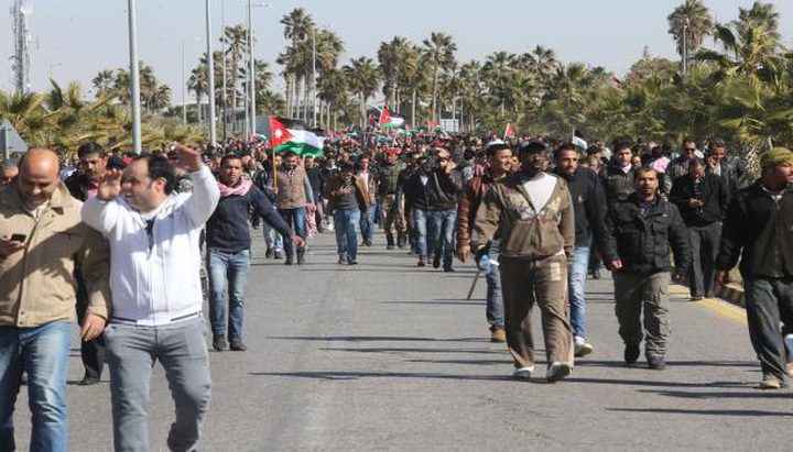 بوادر أزمة بالأردن مع توجه الحكومة لزيادة الضرائب