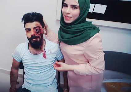 رغم قلة الإمكانات ..القدومي تبدع في فن المكياج السينمائي "فيديو"