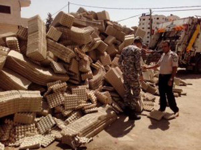 إتلاف 50 ألف كرتونة بيض فارغة