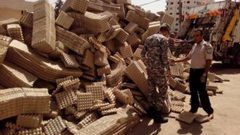 إتلاف 50 ألف كرتونة بيض فارغة