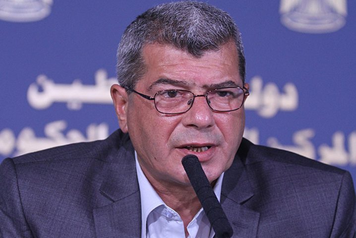قراقع: حكومة الاحتلال ترتكب جرائم حرب بحق آلاف الأسرى