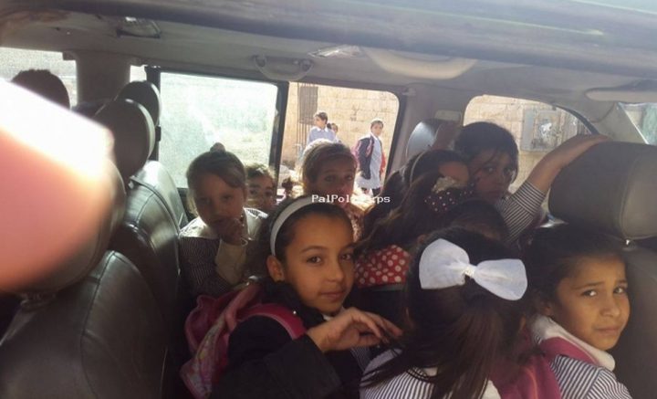 ضبط مركبة خاصة بداخلها (21 طفل) حمولة زائدة