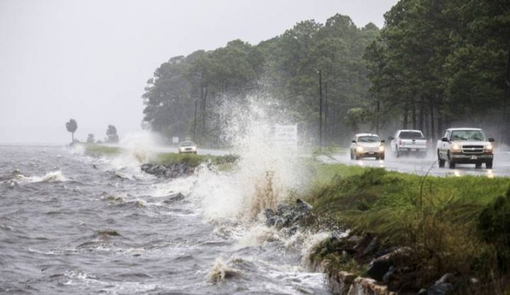 مشاهد الخراب تستقبل أهالي جزر كيز في فلوريدا بعد الإعصار إيرما