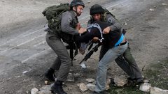 الاحتلال يقمع مسيرات سلمية بالضفة