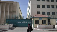 قلقيلية: مواطنون يحتجون على سياسة تقليص خدمات "الأونروا"