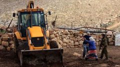 الاحتلال يستولي على جرافة شرق قلقيلية