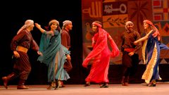 الفنون الشعبية تقدم عرضين على مسرح الإغاثة الطبية