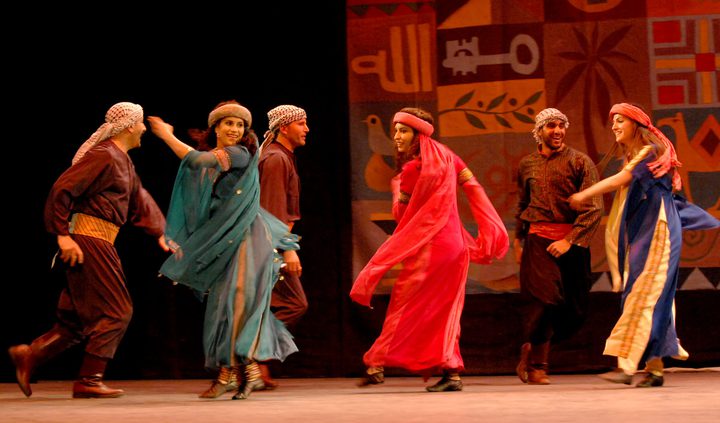 الفنون الشعبية تقدم عرضين على مسرح الإغاثة الطبية