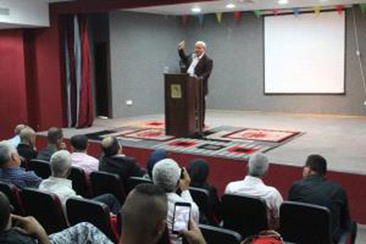 أمسية شعرية للمتوكل طه في جنين