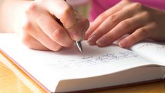 الكاتبة أمنيه أبو سويرح تفوز بجائزة مؤسسة إنيرجيا