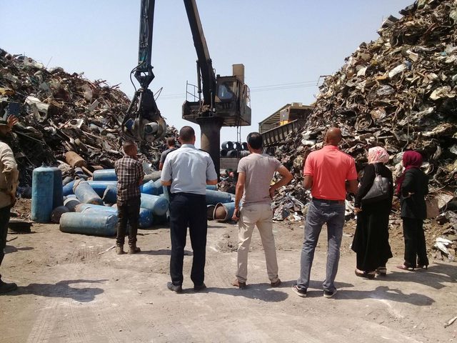 بالصور: اتلاف اسطوانات غاز غير صالحة للإستخدام
