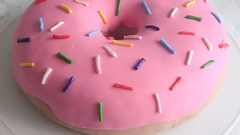 لماذا تحوي الدونات فتحة في منتصفها؟