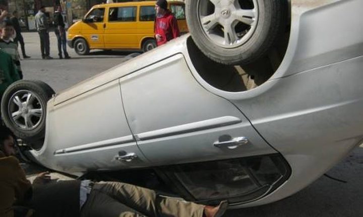 إصابة ثلاثة مواطنين بحادث سير شرق نابلس