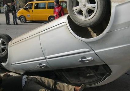 إصابة ثلاثة مواطنين بحادث سير شرق نابلس