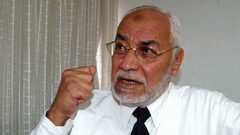 بعد صراع مع المرض...وفاة مرشد "الإخوان" الأسبق