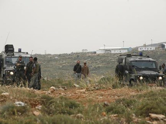 الاحتلال يستولي على أراض في الخضر