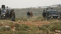 الاحتلال يستولي على أراض في الخضر