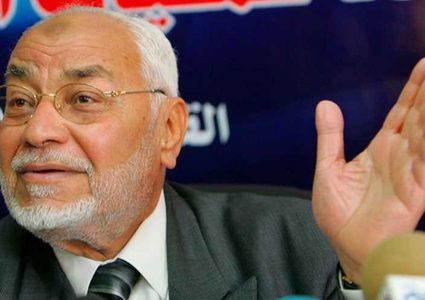 لتحسن علاقتها مع مصر.. حماس تنعى  المرشد العام "عاكف" بلهجة مخففة!