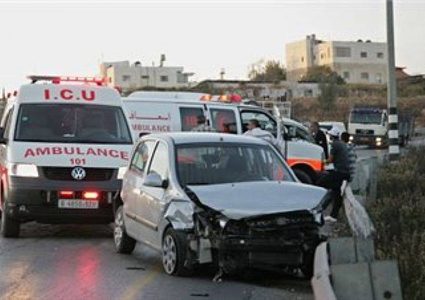 إصابة ثلاثة مواطنين بينهم طفل بحالة حرجة في حادث سير