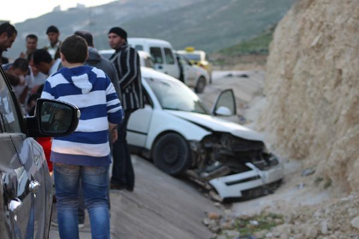 إصابة مواطن بحادث سير شرق نابلس