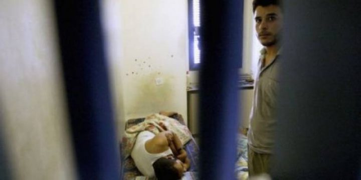 الاسرى في"مستشفى الرملة" يطالبون بإنقاذ حياتهم