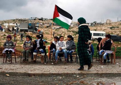 حرب من الحكومة الاسرائيلية على المدارس الفلسطينية لتتبنى منهاجها