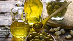 "الزيت و الزيتون"..عملة الفلسطينيين الذهبية