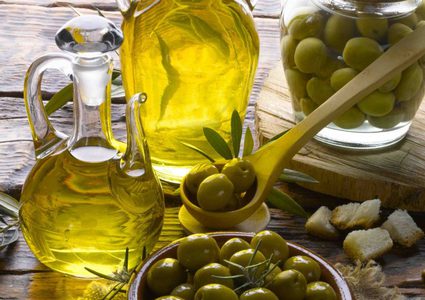 "الزيت و الزيتون"..عملة الفلسطينيين الذهبية