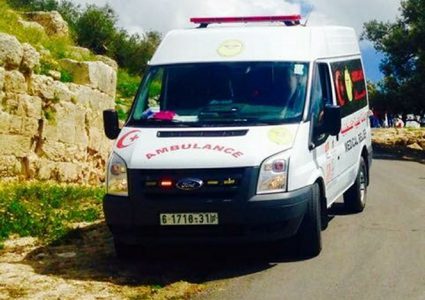 إصابة مواطن بحادث سير غرب نابلس