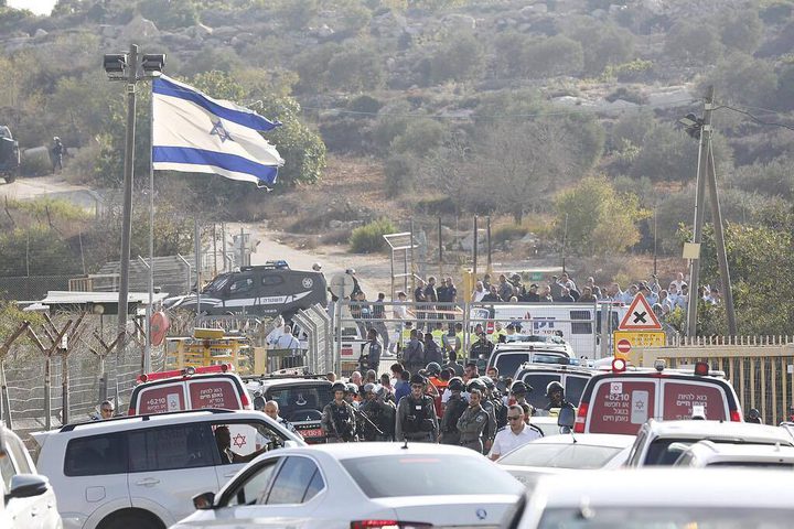 بالفيديو: الاحتلال يقتحم بيت سوريك ويحاصر منزل منفذ عملية القدس