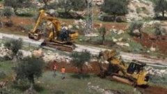 الاحتلال يدمر خط مياه في عاطوف