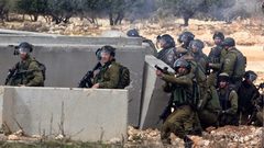 إصابات بمواجهات مع الاحتلال .. اعتقال صحافي والاعتداء على اخر