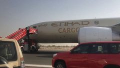 هبوط اضطراري لطائرة إماراتية بعد وفاة قائدها