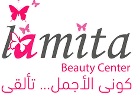 موظفة في مركز تجميل