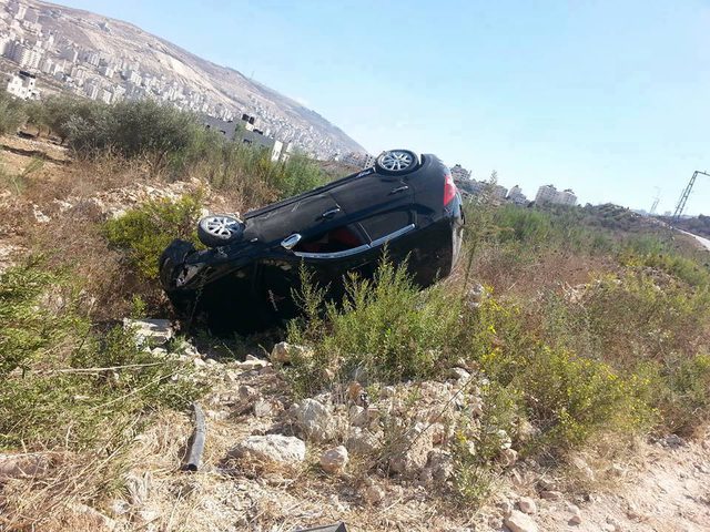 إصابة مواطنان بحادث سير في نابلس